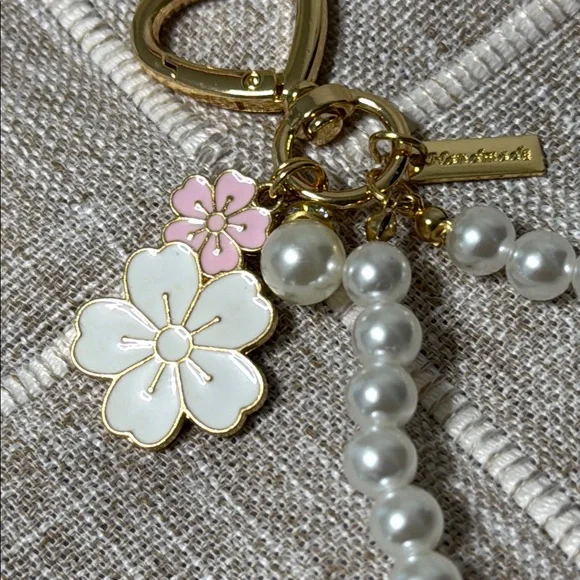 Pearl Beaded Keychain with Floral Charm - Picture 5 of 9
